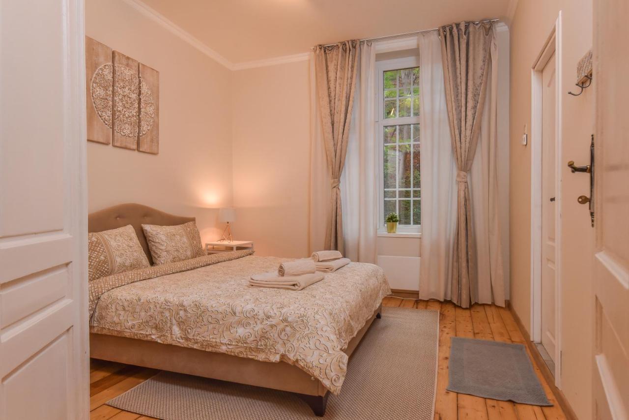 Spacious Vintage 2Br, 2Bath Apartment By Flat Mаnager София Екстериор снимка